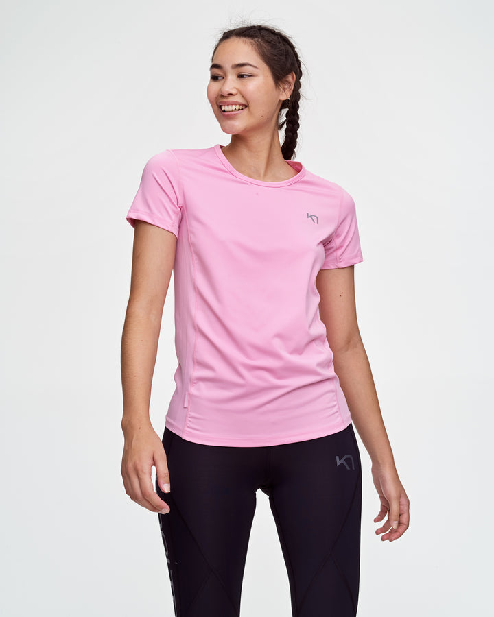 Nora Tee (F)